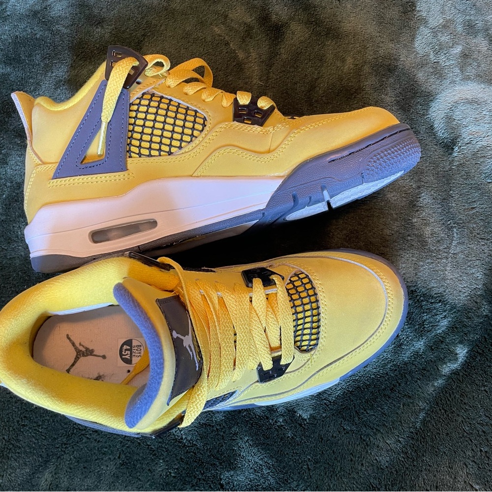 Jordan 4 Retro Lightning